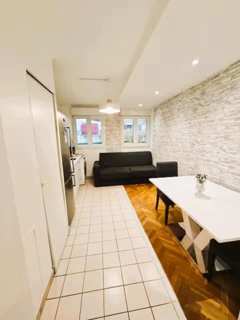 Mini-Studio Avec Kitchenette Ou Chambre Confort Avec Frigo Et Tv - Parking En Option Sur Resa ! Шавіль Екстер'єр фото